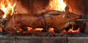 Spanferkel-Essen